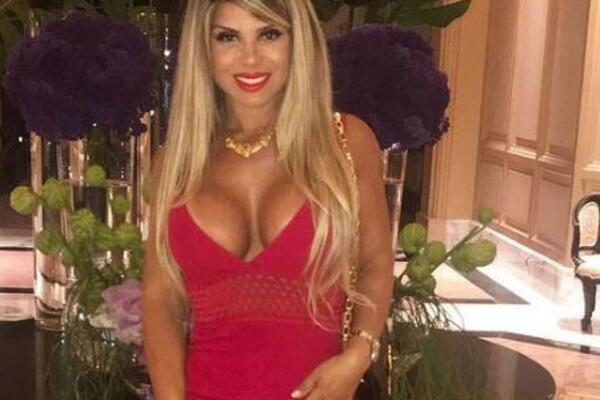 MIS BUM BUM ZASLEPELA FANOVE: Pred kamerom ZAVODLJIVO pozirala, iz bikinija SVE PRŠTI! DA LI JE REALNA?! (VIDEO)