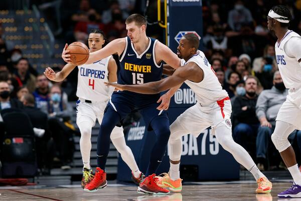 DA SE ZNA KO JE MVP: Jokić nezaustavljiv, 49 poena i MONSTRUOZNI tripl-dabl u triler meču sa Klipersima! (VIDEO)