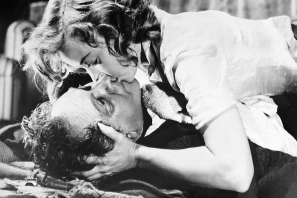 POZNATA GLUMICA IMALA SE*S SA VLASTITIM SINOM, ZNATE JE SVI: Muž je nahvatao u POHOTNOM izdanju