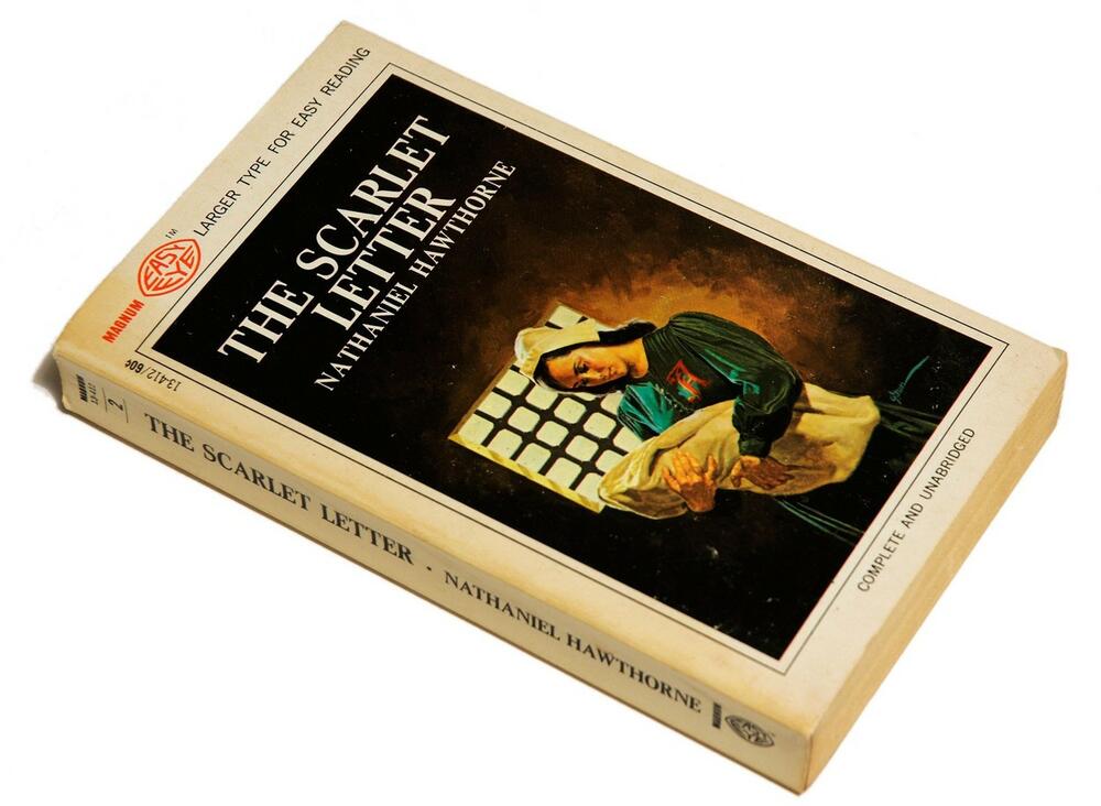 Skerletno slovo, Natanijel Hotorn