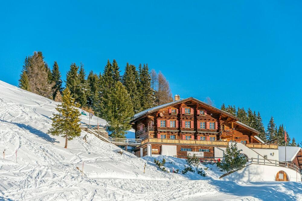 30 cm snega, a tek su prvi dani jeseni: Sve se beli, nestvarni prizori!