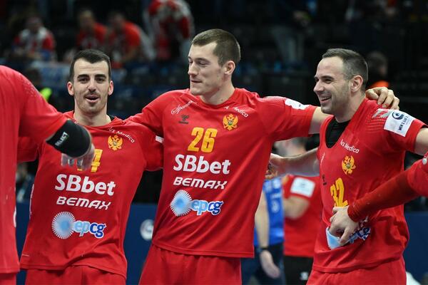 CRNA GORA ODRŽALA HRVATSKOJ ČAS RUKOMETA: Hladan tuš za "Kauboje"!