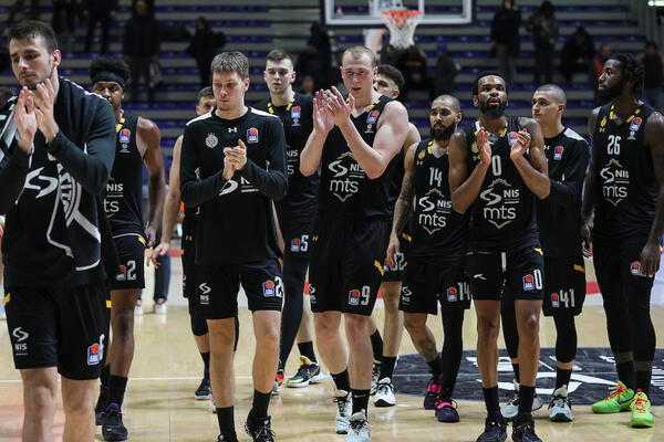 PARTIZAN KONAČNO STIGAO U ANKARU: Loše vreme crno-belima napravilo pakao od putovanja!