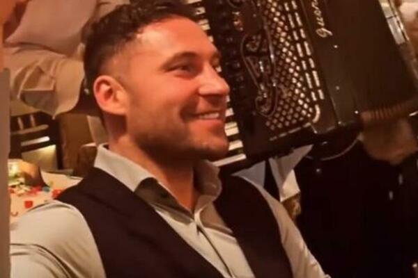 DUŠKU TOŠIĆU JE PO ROĐENJU DODELJENA LOŠA SUDBINA, A ONDA SE SVE PROMENILO: Izgradio pravu VILU u svom SELU (FOTO)