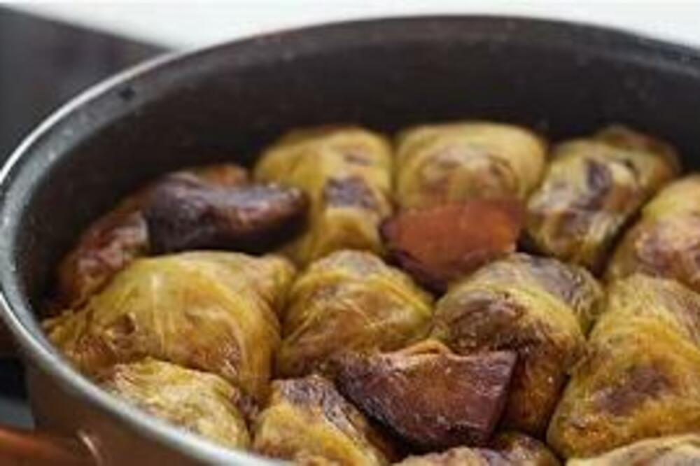 BOLJI RECEPT ZA DOMAĆU SARMU NE POSTOJI, GARANTUJEMO: Ukusnija je od svake druge (VIDEO)
