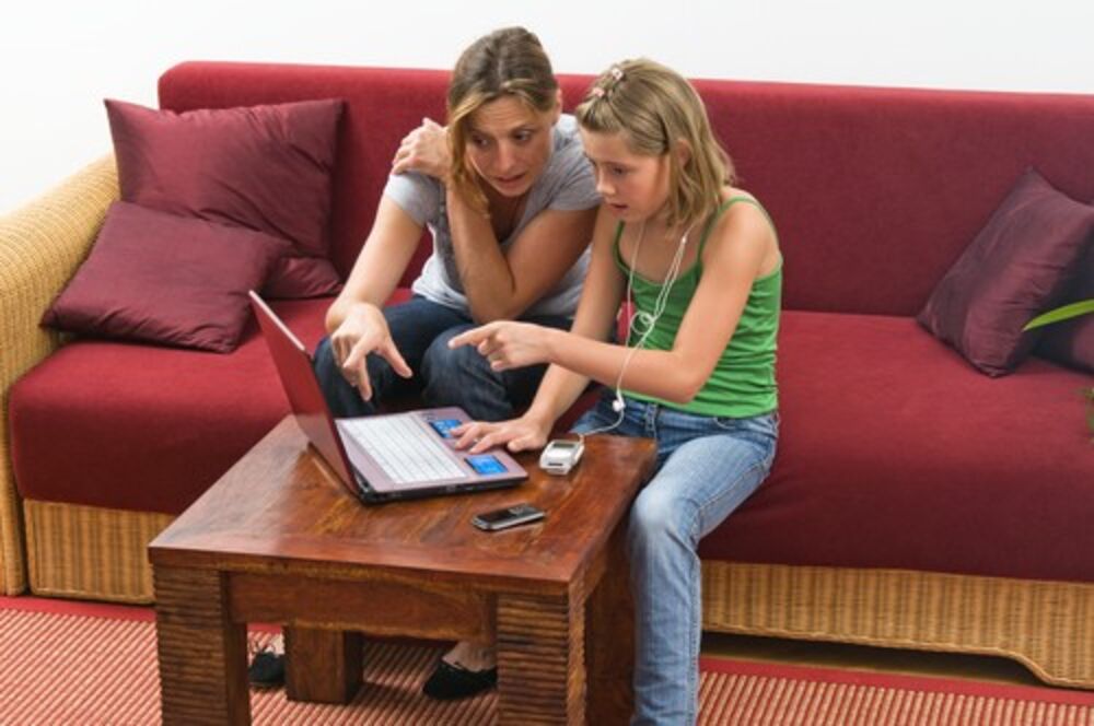 Deca, Mobilni telefoni, Deca na internetu, Sajber nasilje