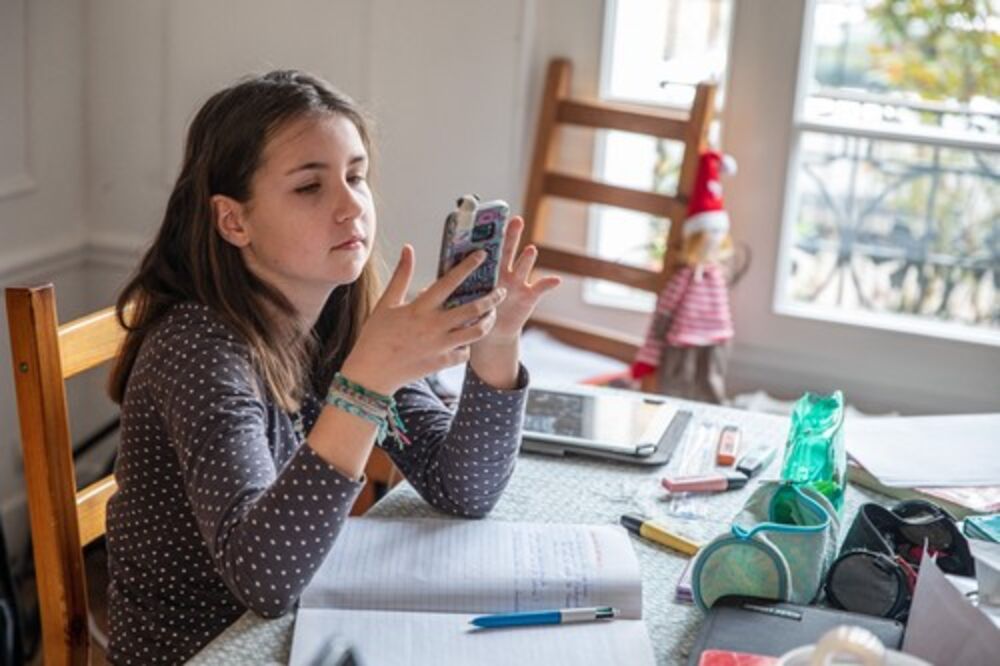 Deca, Mobilni telefoni, Deca na internetu, Sajber nasilje