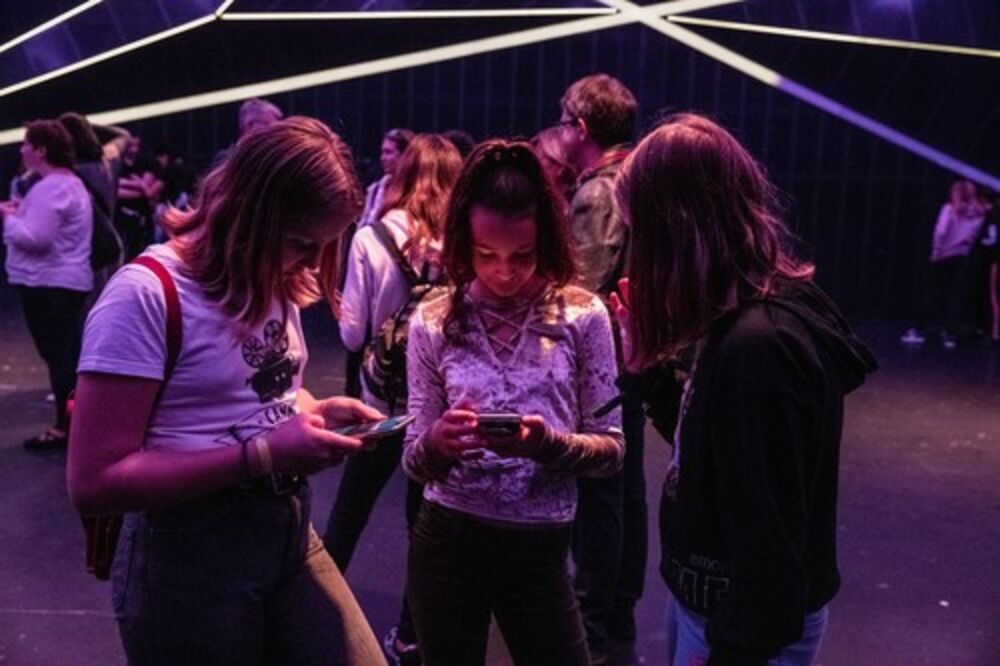 Deca, Mobilni telefoni, Deca na internetu, Sajber nasilje