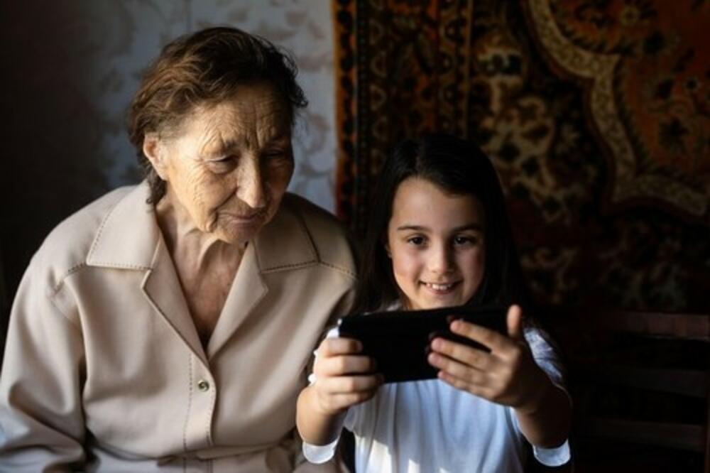 Deca, Mobilni telefoni, Deca na internetu, Sajber nasilje