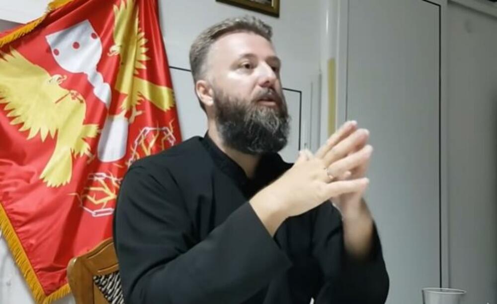 Otac Predrag Popović