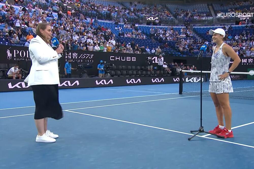 JELENA NE MOŽE VIŠE DA TRPI UŽASNE UVREDE: Sve im je rekla u dugoj objavi na Instagramu, BEZ DLAKE NA JEZIKU!