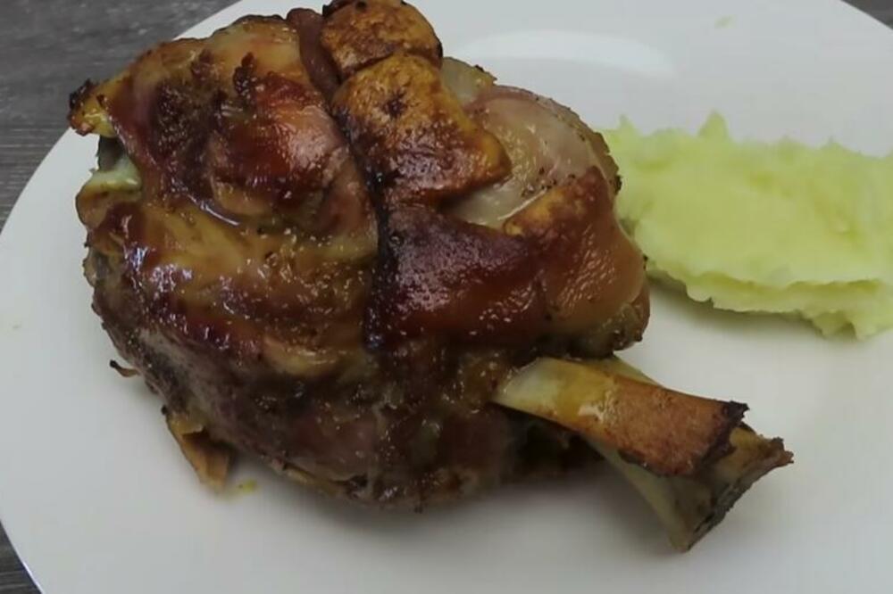 SPREMITE NEODOLJIVU KOLENICU U PIVU: Svaki komad mesa se TOPI U USTIMA (RECEPT)