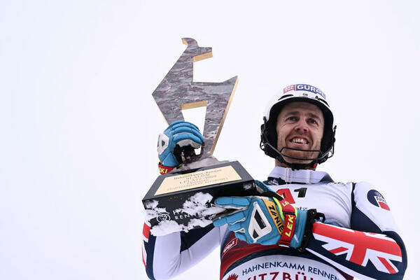 VELIKA BRITANIJA IMA PRVOG POBEDNIKA U SKIJANJU: Rajding se u Kicbilu popeo na najviše postolje!