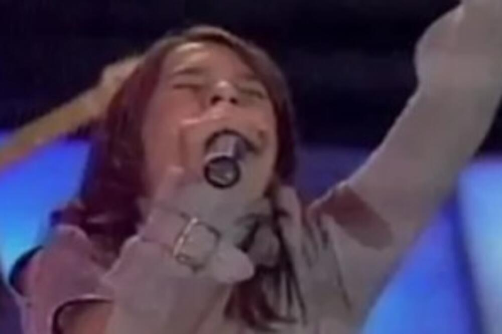 OVAKO JE IZGLEDAO PRVI JAVNI NASTUP JOVANE JEREMIĆ: I 2003. je imala čuveni POKRET ruke!