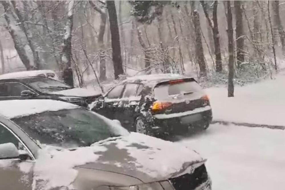 LED IZAZVAO LANČANI SUDAR U ZVEZDARSKOJ ŠUMI: Neverovatna scena se ODIGRALA u BEOGRADU (VIDEO)