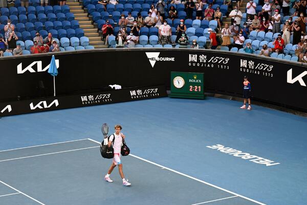 BEKER ANALIZIRAO PORAZ ZVEREVA OD ŠAPOVALOVA: Ono što je rekao Boris se Saši uopšte neće dopasti!