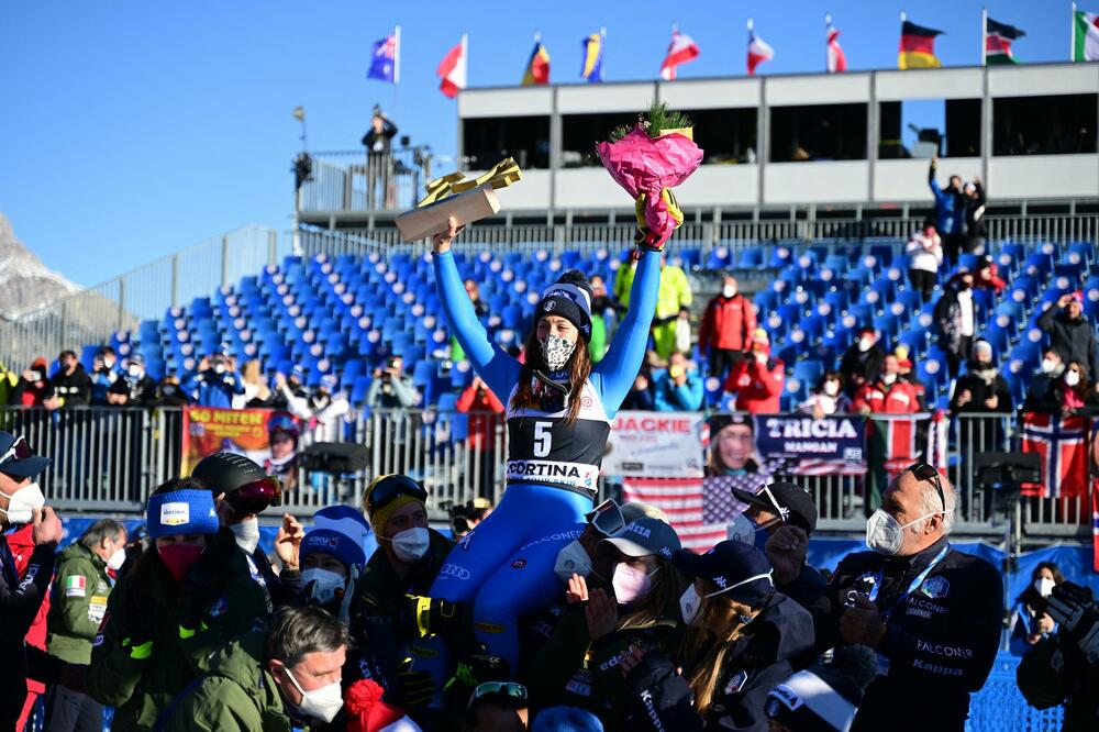 ITALIJANKA NAJBRŽA NA DOMAĆEM SNEGU: Kurtoni slavi drugu pobedu u svojoj karijeri (FOTO)