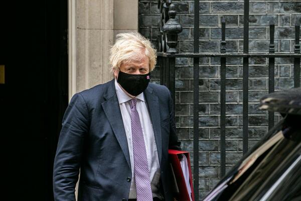 BORIS DŽONSON U NOVOM PROBLEMU: POD VELIKIM JE PRITISKOM!