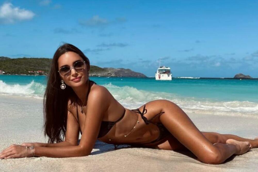 OD NJENE GUZE ZASTAJE DAH! SKINULA SE OLIMPIJSKA ŠAMPIONKA I POKAZALA HOT TELO: Vrela vrela vrela! (FOTO 18+)