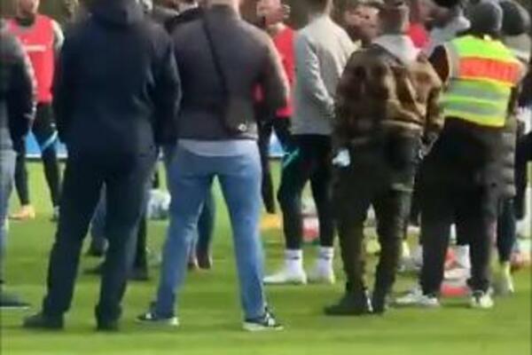 JEZIVO! Huligani upali na trening i MALTRETIRALI fudbalere! (VIDEO)