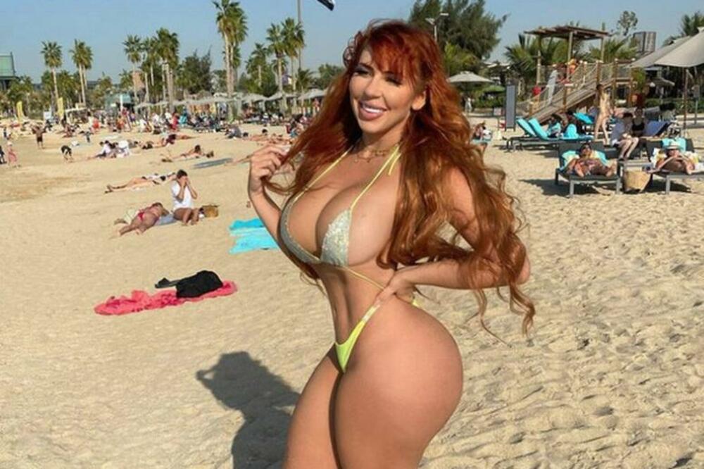 PUKLA JOJ POZADINA, UŽAS! Imala previše JAKE AKCIJE, pa joj se DESIO HOROR, jezivi DETALJI OTKRIVENI (FOTO)