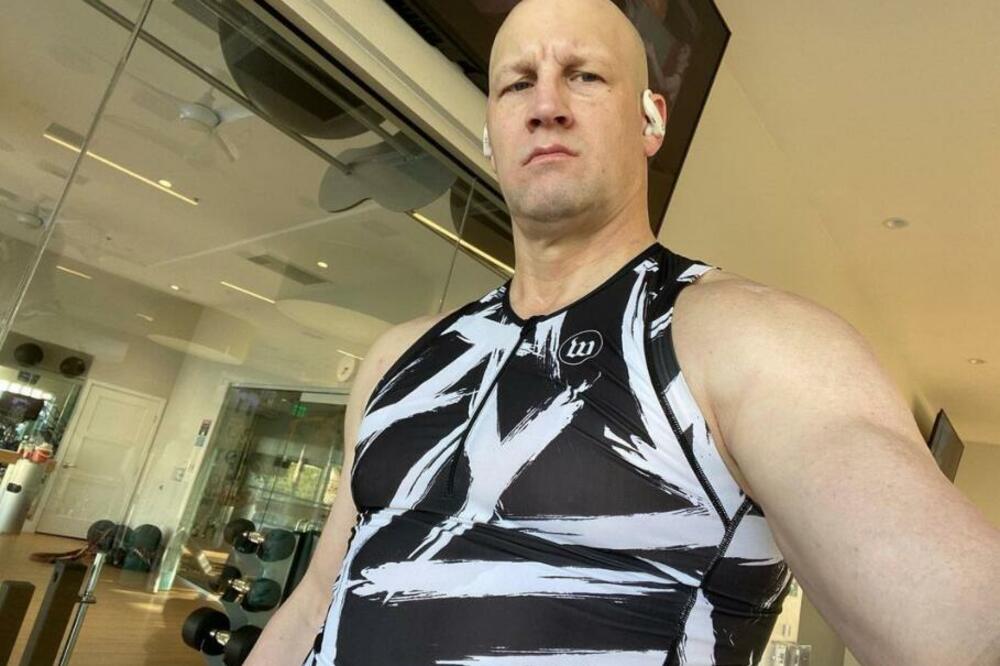 UČITELJ SE ODAO PERVERZIJAMA I TO U POTPUNOSTI: Jedan odlazak u STRIPTIZ BAR mu je promenio ŽIVOT ZAUVEK! (FOTO)