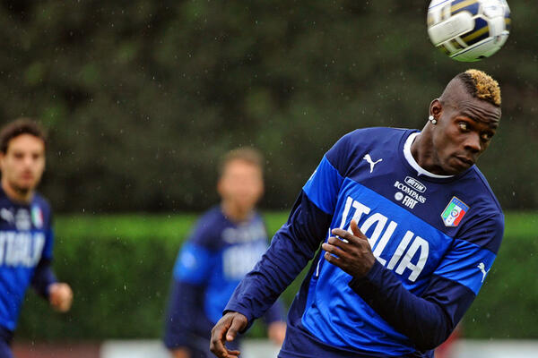 DA LI JE OVO NEŠTO NAJLUĐE ŠTO JE BALOTELI URADIO? Pogledajte šta je ISTETOVIRAO na licu! (FOTO)