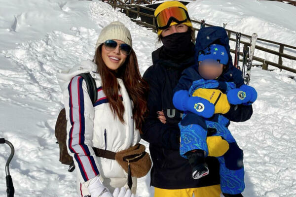 KAO DA JU JE 'DIOR' RODIO! PROLAZNICI U ČUDU GLEDALI U PEVAČICU NA KOPAONIKU: Zadivljeno joj PRILAZILI!