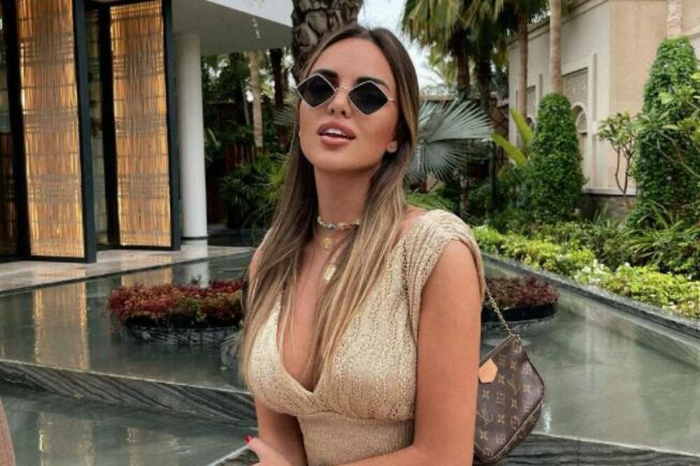 "Spavaju zajedno u krevetu..." Ćerka Saše Popovića BEŽI OD MEDIJA, njen odnos sa Sofijom INTRIGIRA NAROD