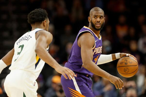 SANSI SU KRALJEVI ZAVRŠNICA: Pol i Buker srušili Jutu u Arizoni za 7. UZASTOPNU POBEDU lidera! (VIDEO)