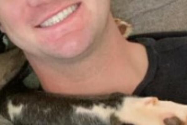 SVI SU LUDELI ZA NJEGOVOM LEPOTOM, A ON SE DANAS UBIO: Otišao je na OSTRVO pa sebi RASCEPAO glavu!