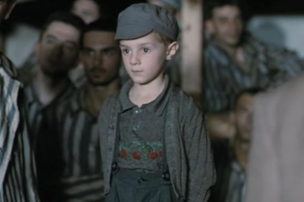 OVAJ DEČAK RASPLAKAO JE CEO SVET: Šokiraće vas kako danas izgleda mali Đosa iz filma "ŽIVOT JE LEP" (FOTO)