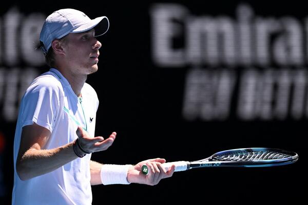 ŠAPOVALOV "POLUDEO" ZBOG SUDIJSKE ODLUKE NA MEČU SA NADALOM: Govorio im u lice kako su korumpirani! (VIDEO)