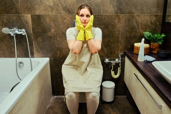 RADILA JE KAO SLUŽAVKA U KUĆI JEDNE STARICE: Noge su joj se oduzele i umalo je UMRLA kada je SAZNALA 1 STVAR