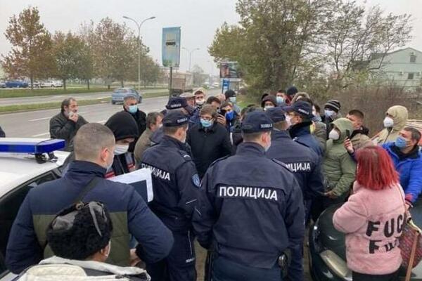 PRINUDNO ISELJENA PORODICA KREKIĆ IZ ZEMUNA: Izvršitelj došao NENAJAVLJENO po minusu pa ih izbacio iz doma (FOTO)