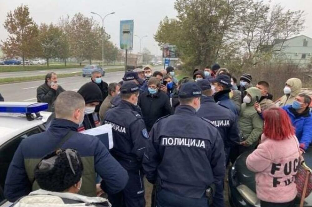 PRINUDNO ISELJENA PORODICA KREKIĆ IZ ZEMUNA: Izvršitelj došao NENAJAVLJENO po minusu pa ih izbacio iz doma (FOTO)