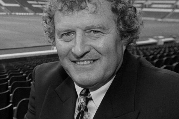 UPRAVO SAOPŠTENO: UMRO VELIKAN!