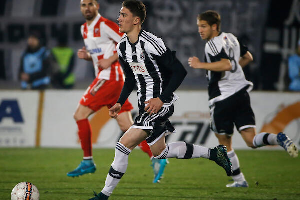 DELIJE ĆE BITI ŠOKIRANE! Detalj koji je promenio Vlahovićev smer ka crno-belom! ZVEZDI SERVIRAO ŽESTOKU OSVETU!