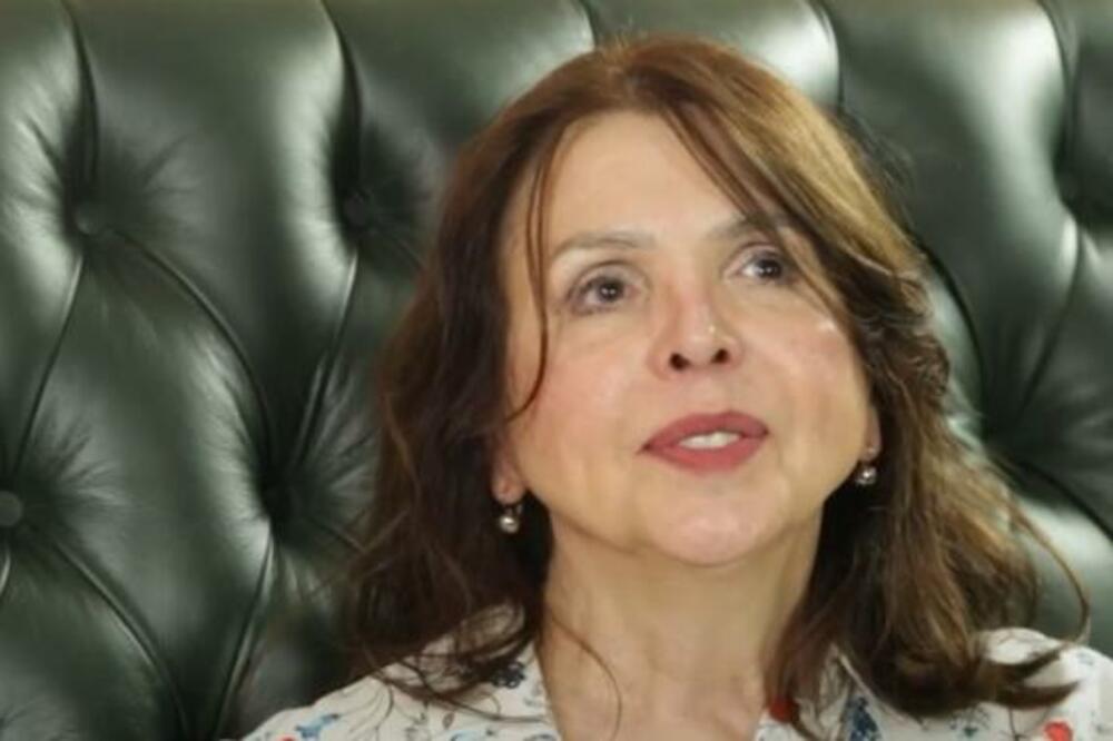 PAO POLJUBAC U SERIJI IZMEĐU DARE DŽOKIĆ I POZNATOG GLUMCA: Kamere su sve zabeležile (FOTO)