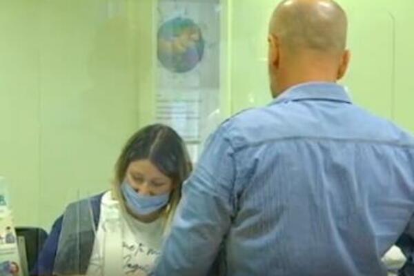 BANKE SVOJIM KORISNICIMA POSLALE PORUKE KOJE SU IH ŠOKIRALE: Ukida se popust i od OVOG datuma dižu cene!