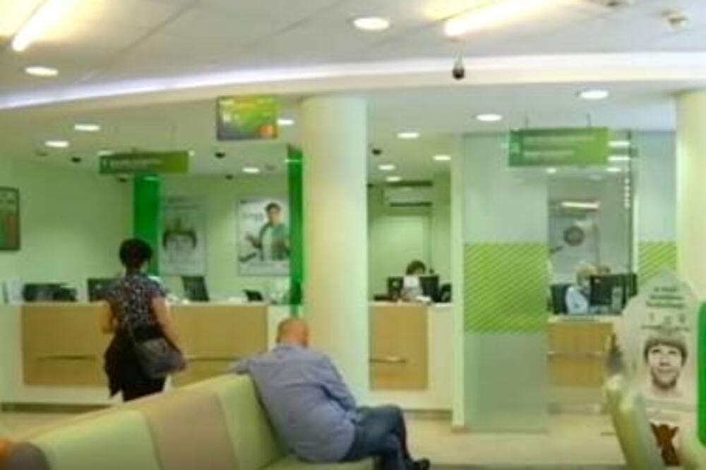 KAKO DO KREDITA ZA NEZAPOSLENE? Evo koje se OPCIJE nude i kako BANKA PROCENJUJE da li će vam dati NOVAC!