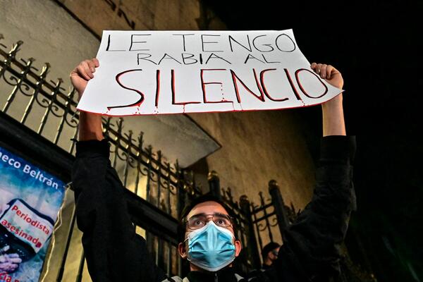 USTALI NOVINARI U MEKSIKU! Masovni protesti zbog UBISTVA pripadnika sedme sile (FOTO)