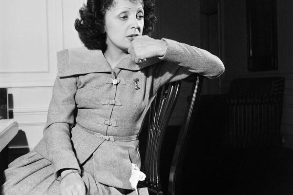 ODRASLA U JAVNOJ KUĆI, PEVALA NA ULICI DA PREŽIVI: Tužan život pevačice koju NIKO NIJE NADMAŠIO u muzici (VIDEO)