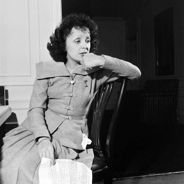 ODRASLA U JAVNOJ KUĆI, PEVALA NA ULICI DA PREŽIVI: Tužan život pevačice koju NIKO NIJE NADMAŠIO u muzici (VIDEO)