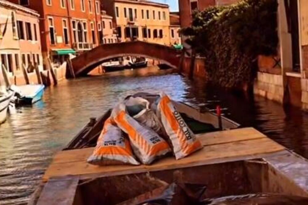 VLOGERKA OTKRILA KAKO DO BESPLATNE VOŽNJE GONDOLOM U VENECIJI! Neobičan, ali kreativan način (VIDEO)