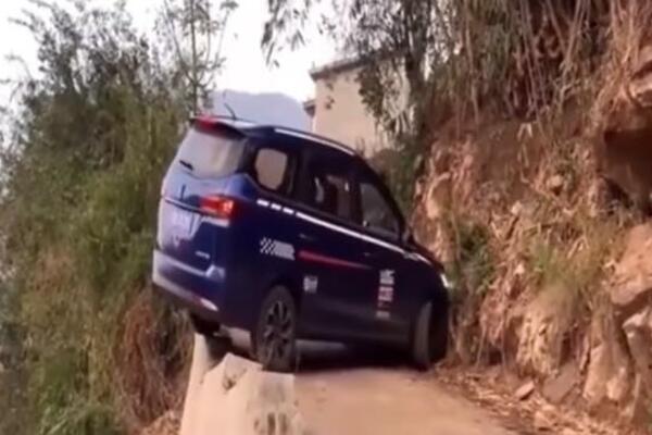 DA LI NJEMU SLEDI ZLATNA MEDALJA ILI ODE DOZVOLA? Pogledajte samo šta je ovom vozaču palo na pamet (VIDEO)