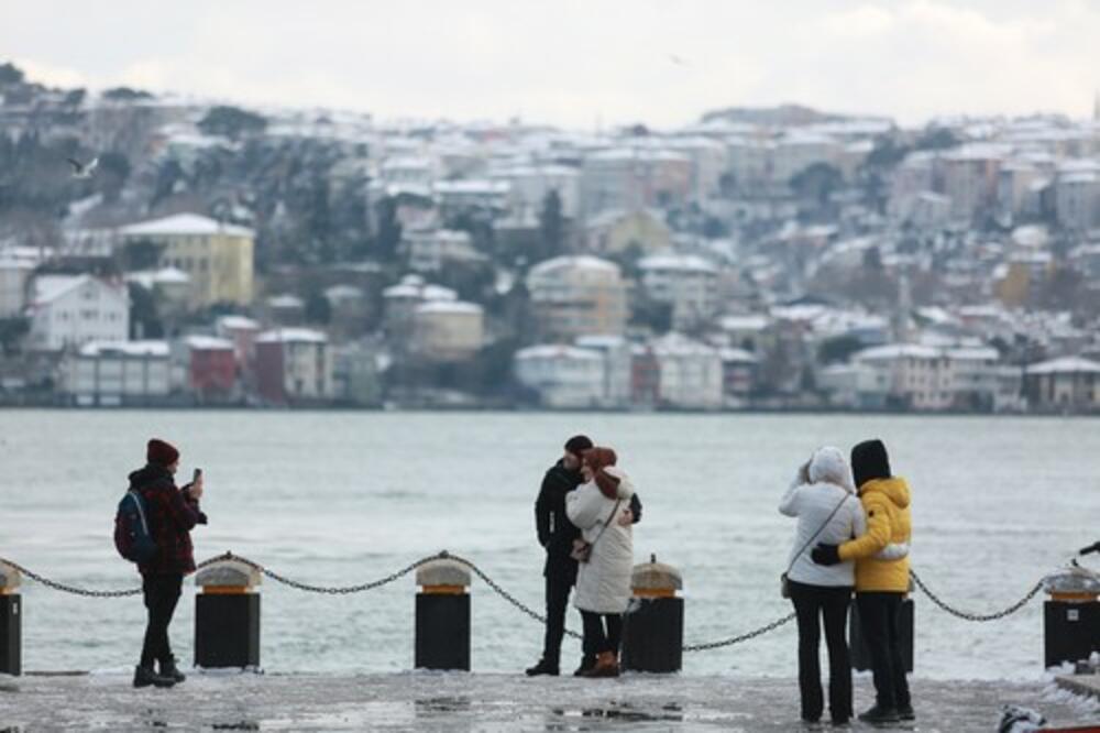 NEMAČKI PENZIONERI POHRLILI DA ŽIVE U OVU DRŽAVU NA BALKANU! Poreski je raj, žive na moru, a uspeju čak i da UŠTEDE
