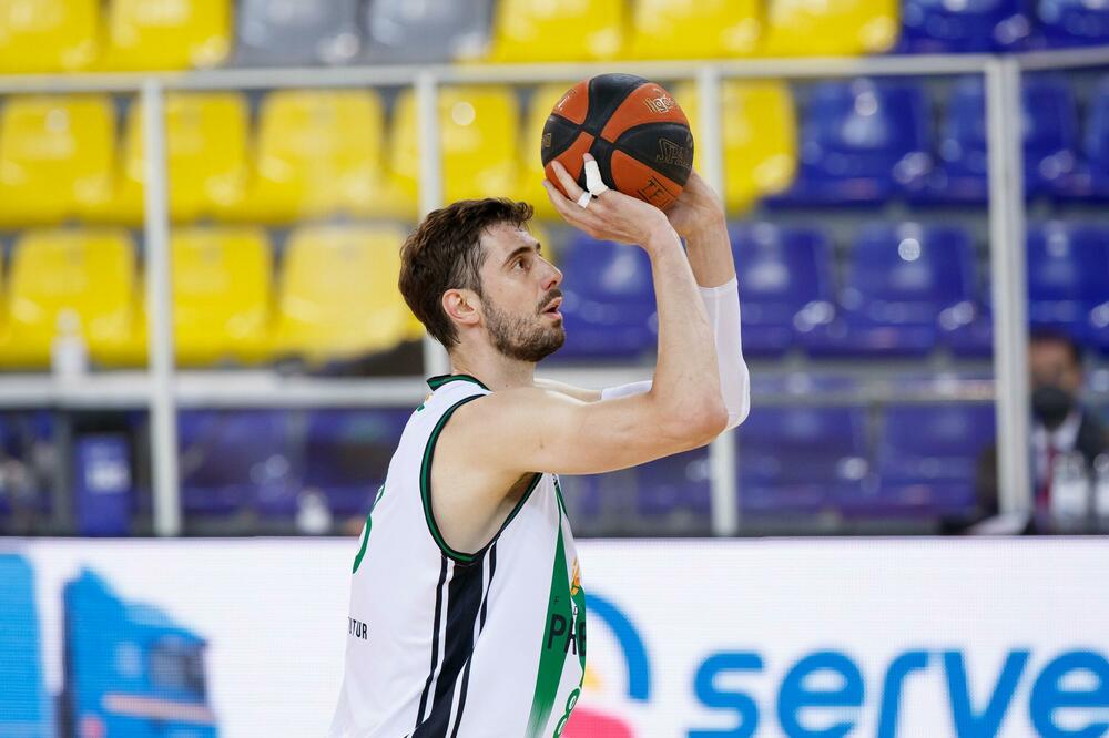 Ante Tomić, KK Huventud, košarka