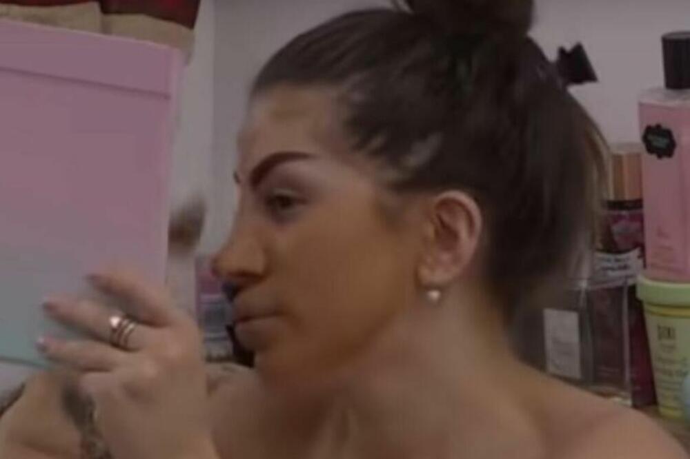 O DALILINOM ŠMINKANJU BRUJI CEO BALKAN: DUPLE OBRVE, taman puder i DVE TAČKE su sve što želite da vidite! (FOTO)