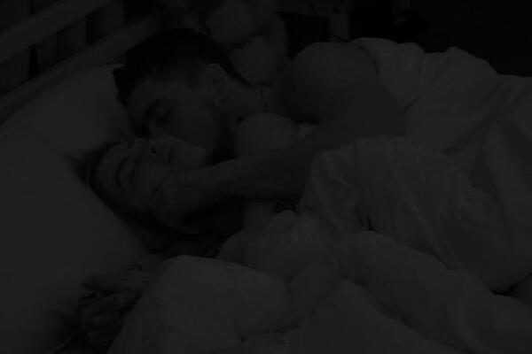 VRELA AKCIJA U RIJALITIJU ZAPALILA MREŽE: Nisu mogli da smire STRAST pa pokazali umeće u KREVETU, SVE SE TRESE!